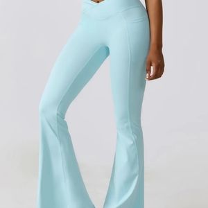 Flare leg yoga pants with pockets